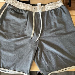 2 pairs of Men’s Vuori Banks Shorts - SZ Large